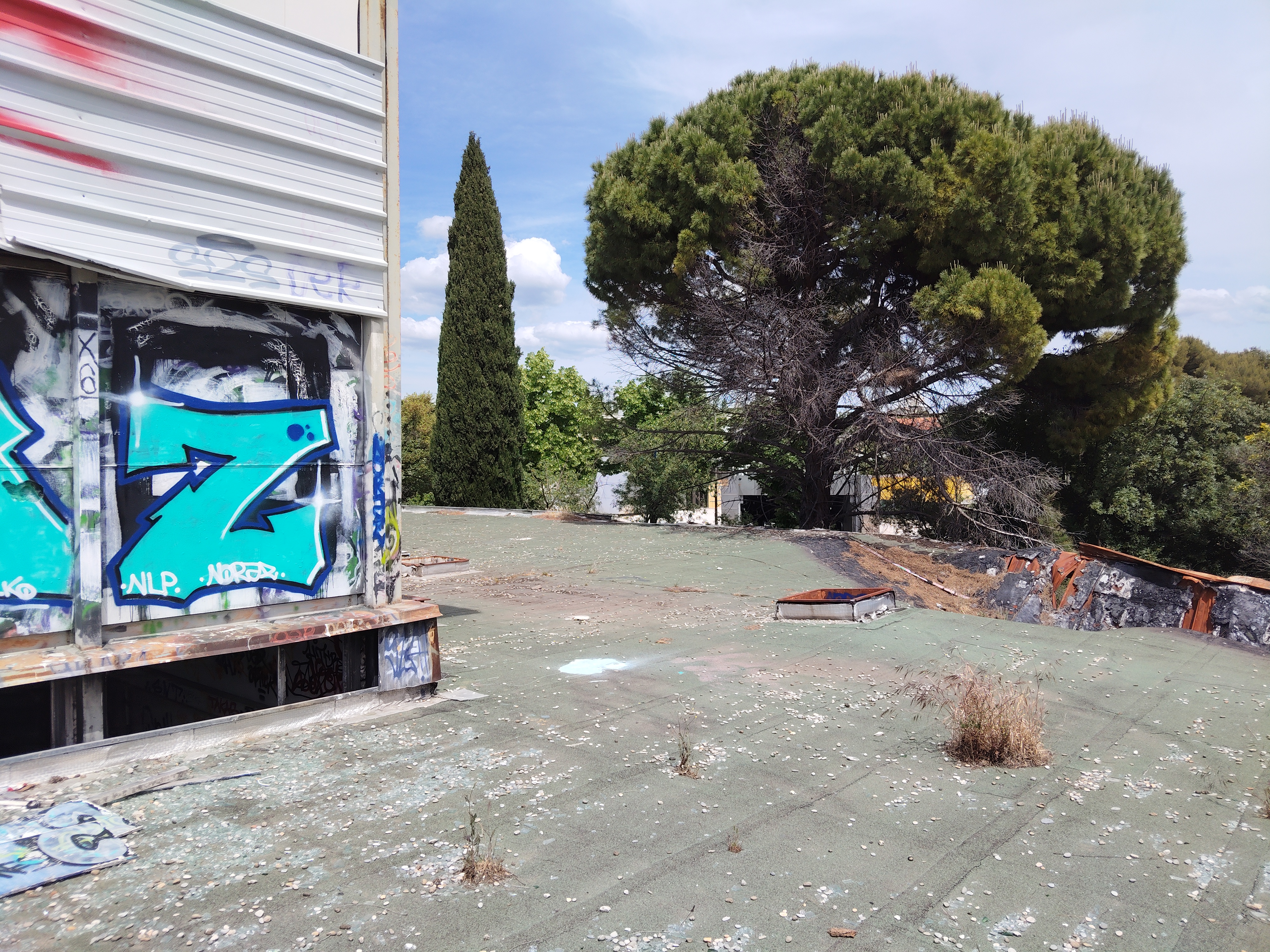 Collège abandonné Louis Armand — Collège ou lycée abandonné en Provence-Alpes-Côte d'Azur