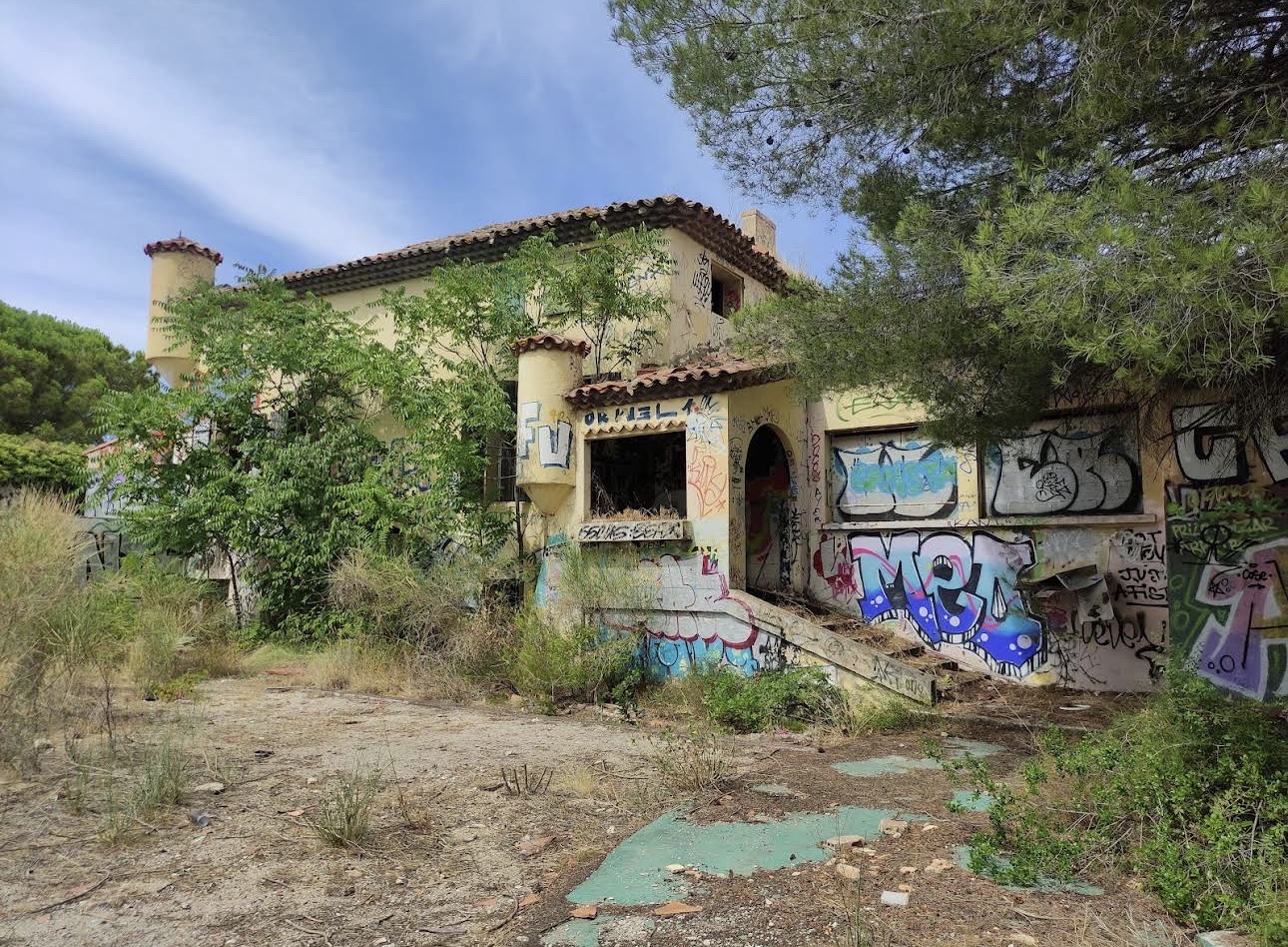 Sans nom — Lieu abandonné abandonné en Provence-Alpes-Côte d'Azur