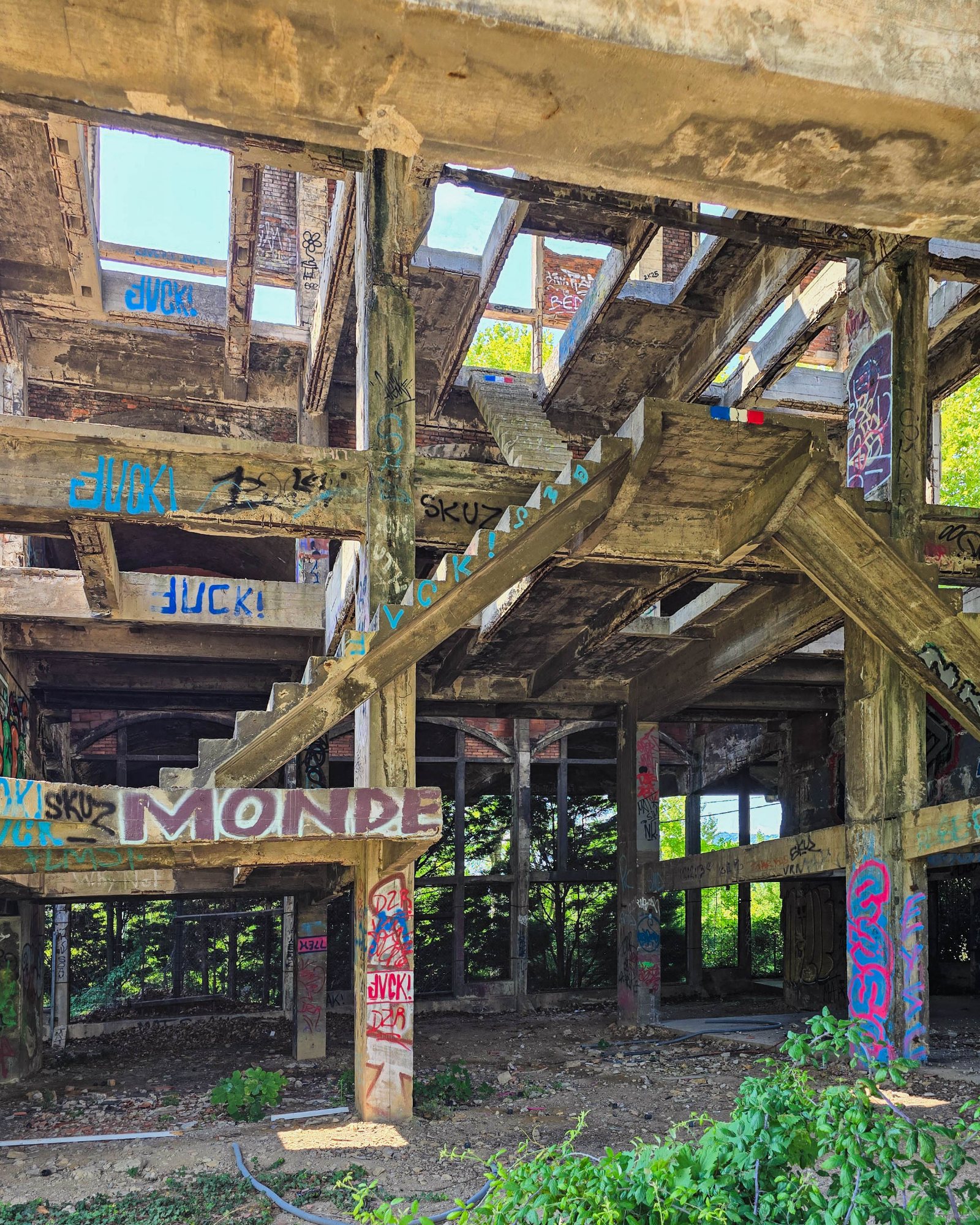 Cimenterie — Cimenterie abandonnée en Auvergne-Rhône-Alpes
