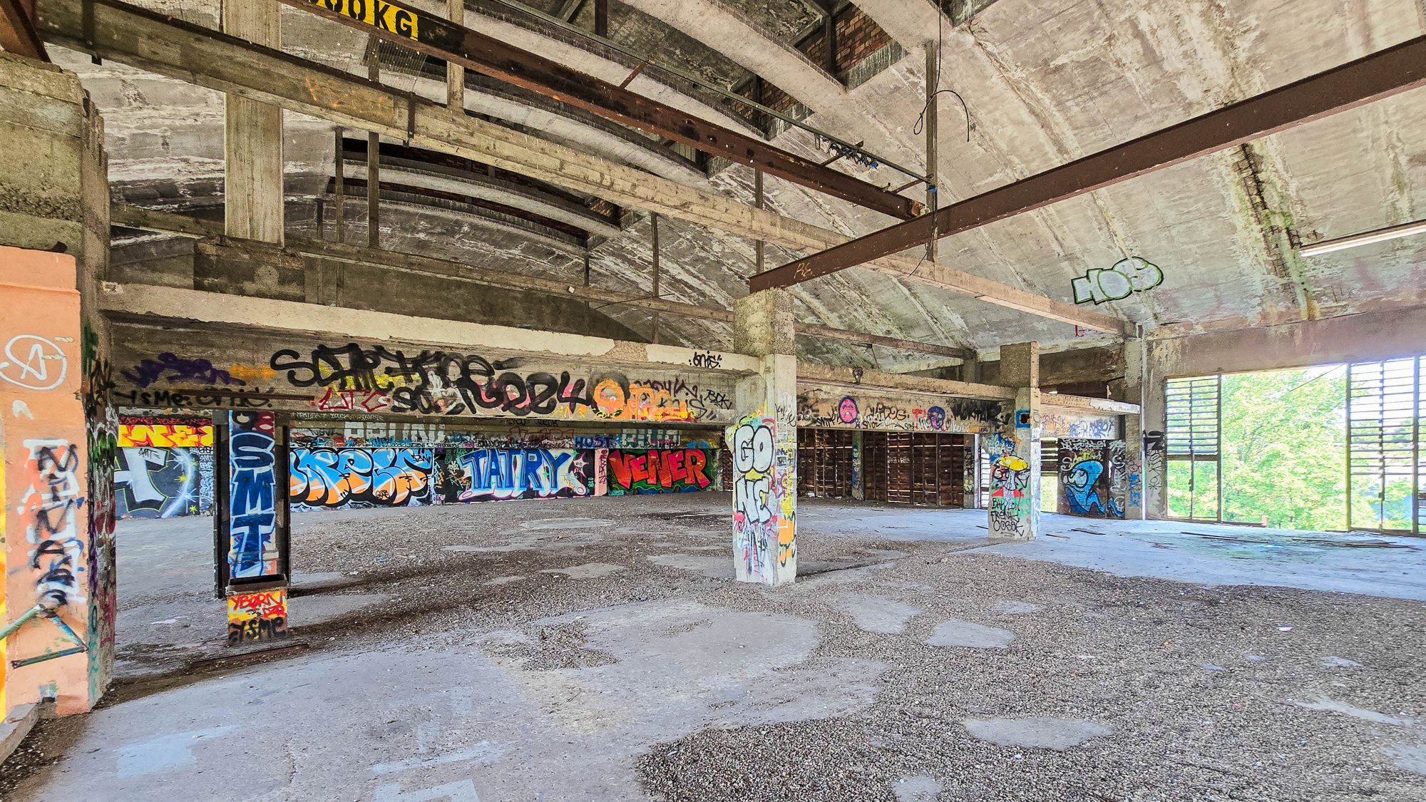 Cimenterie — Cimenterie abandonnée en Auvergne-Rhône-Alpes