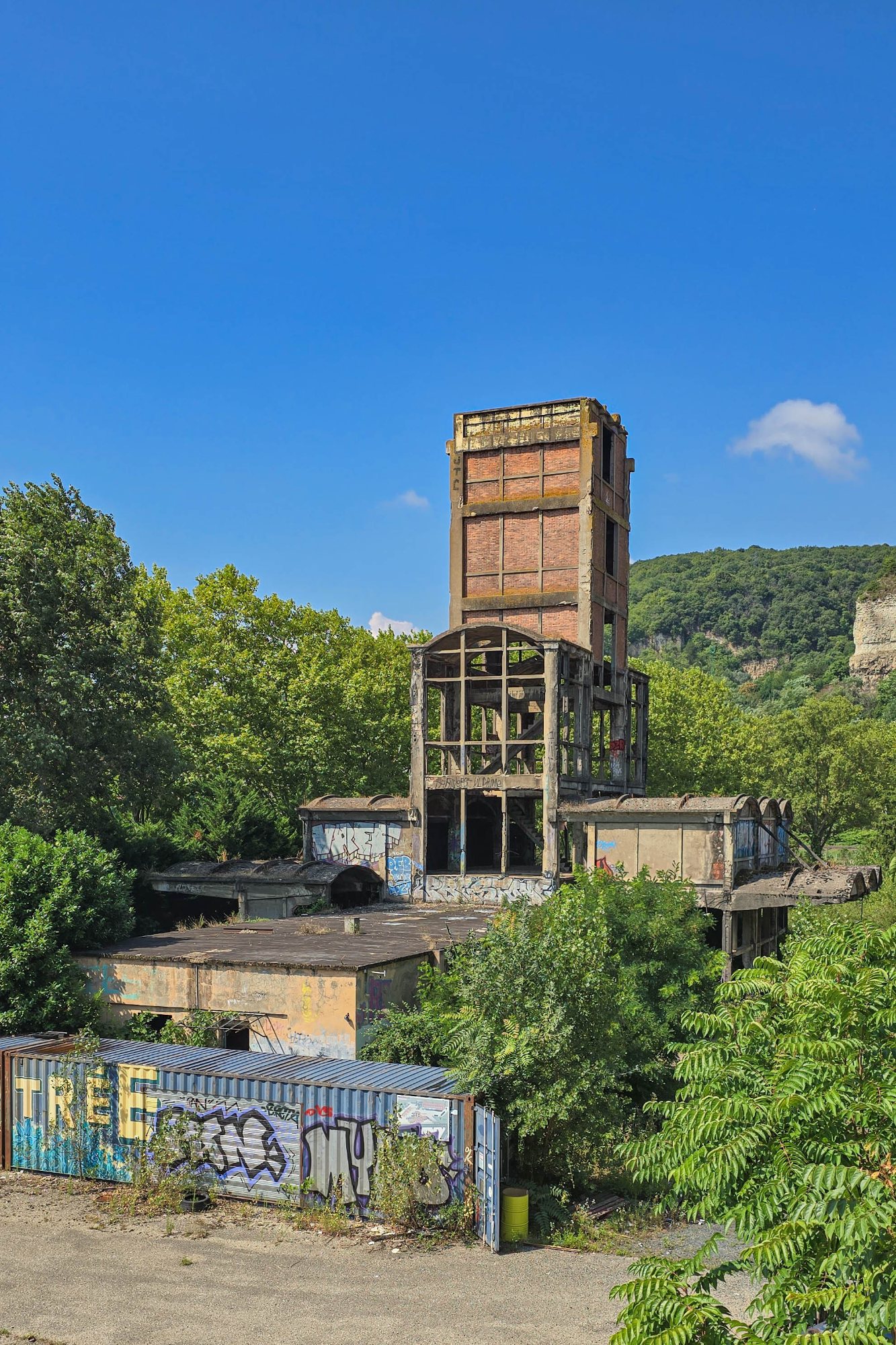 Cimenterie — Cimenterie abandonnée en Auvergne-Rhône-Alpes