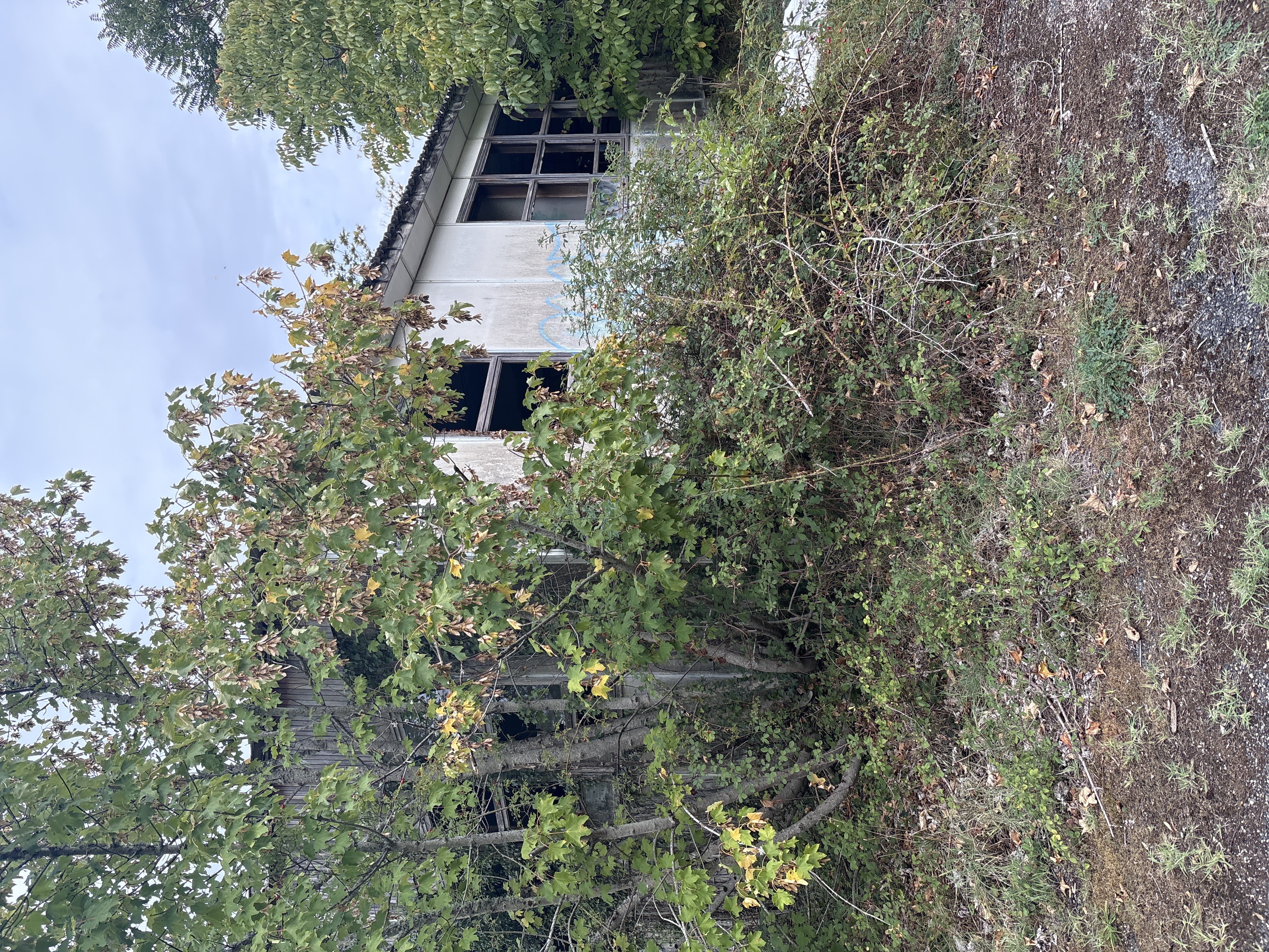 Anciens bâtiments — Lieu abandonné en Centre-Val de Loire