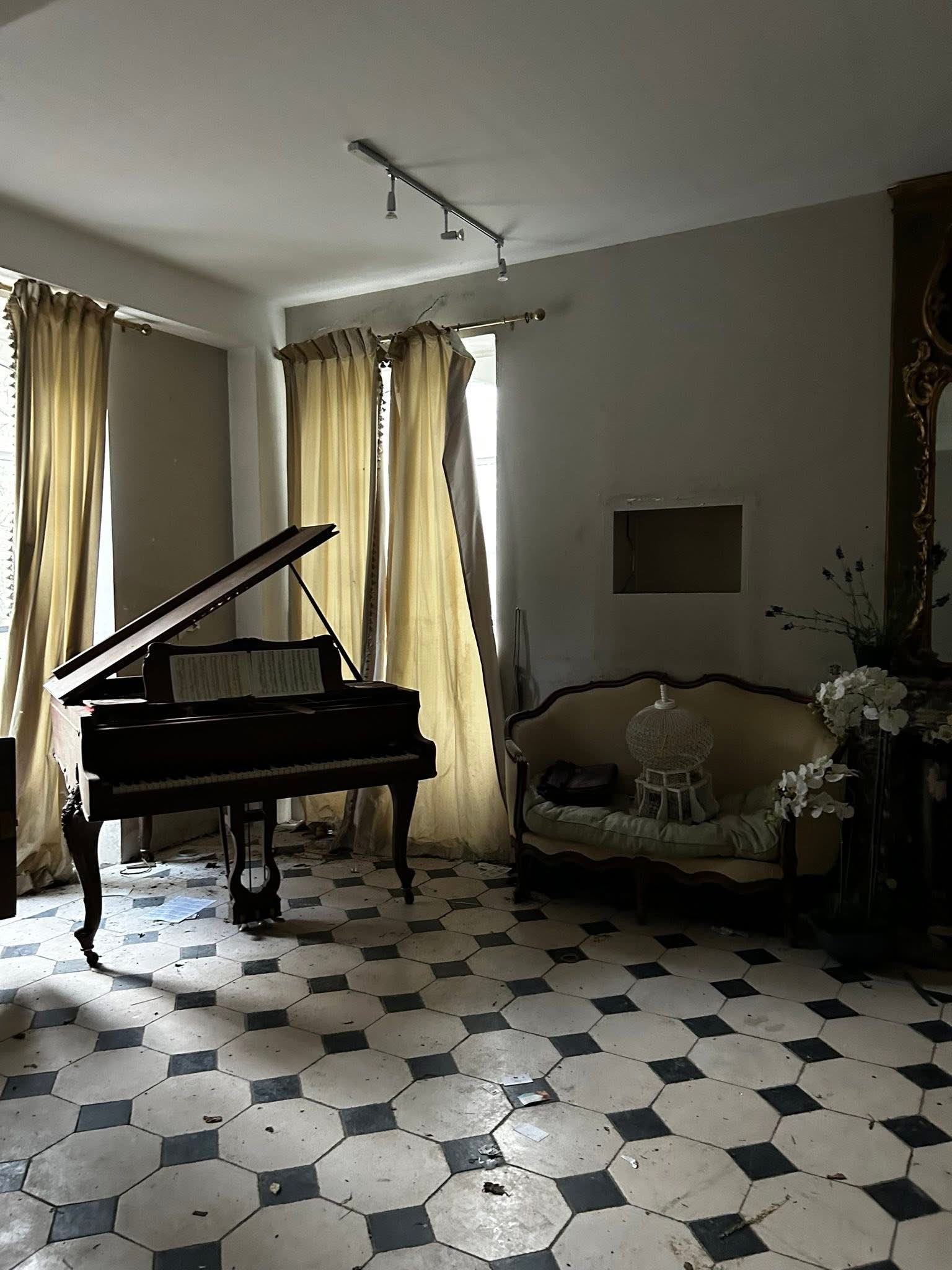 Vendue, en réhabilitation — Lieu abandonné en Centre-Val de Loire