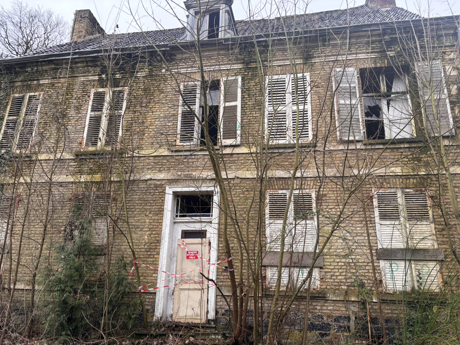 Ferme des berceaux — Ferme abandonnée en Hauts-de-France