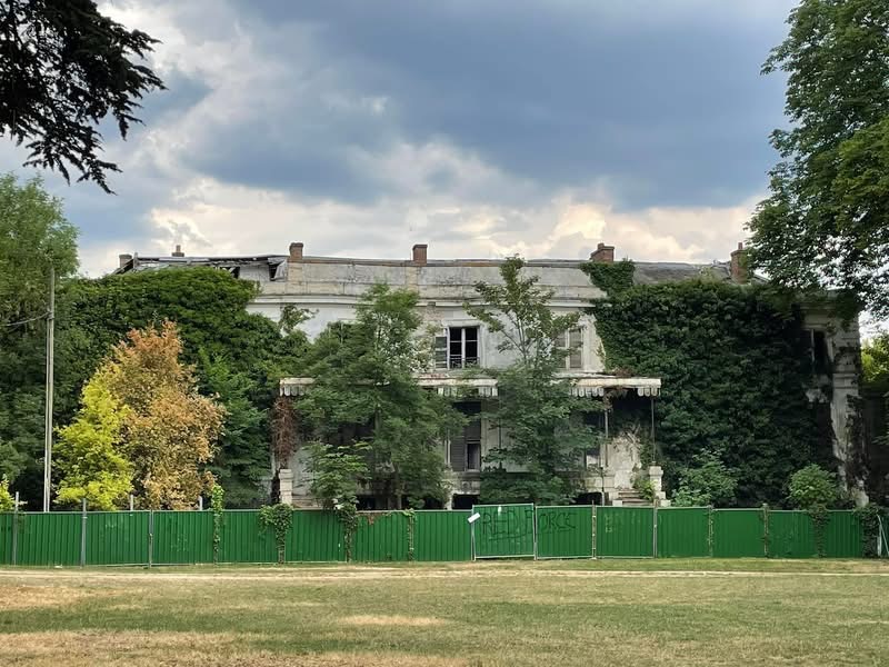 château Montjean — Château abandonné en Île-de-France