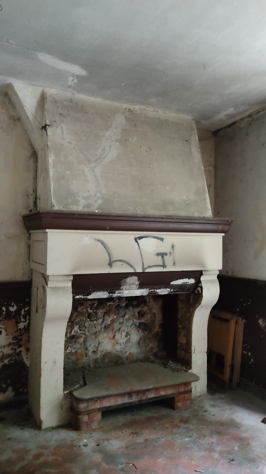 château Montjean — Château abandonné en Île-de-France