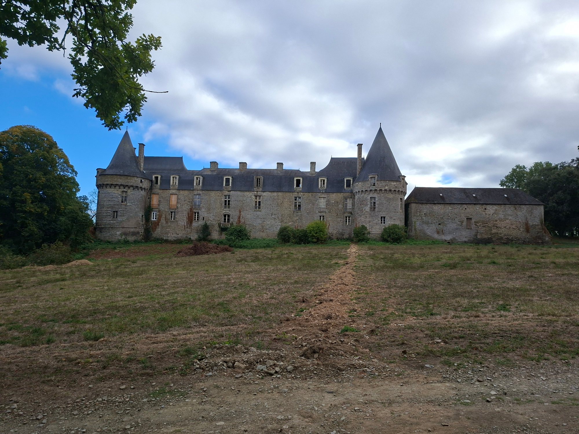 Château abandonné — Château abandonné en Bretagne