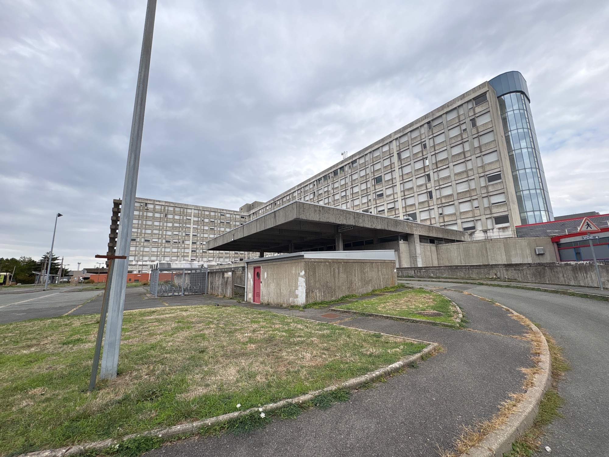 Hôpital abandonné — Hôpital abandonné en Centre-Val de Loire