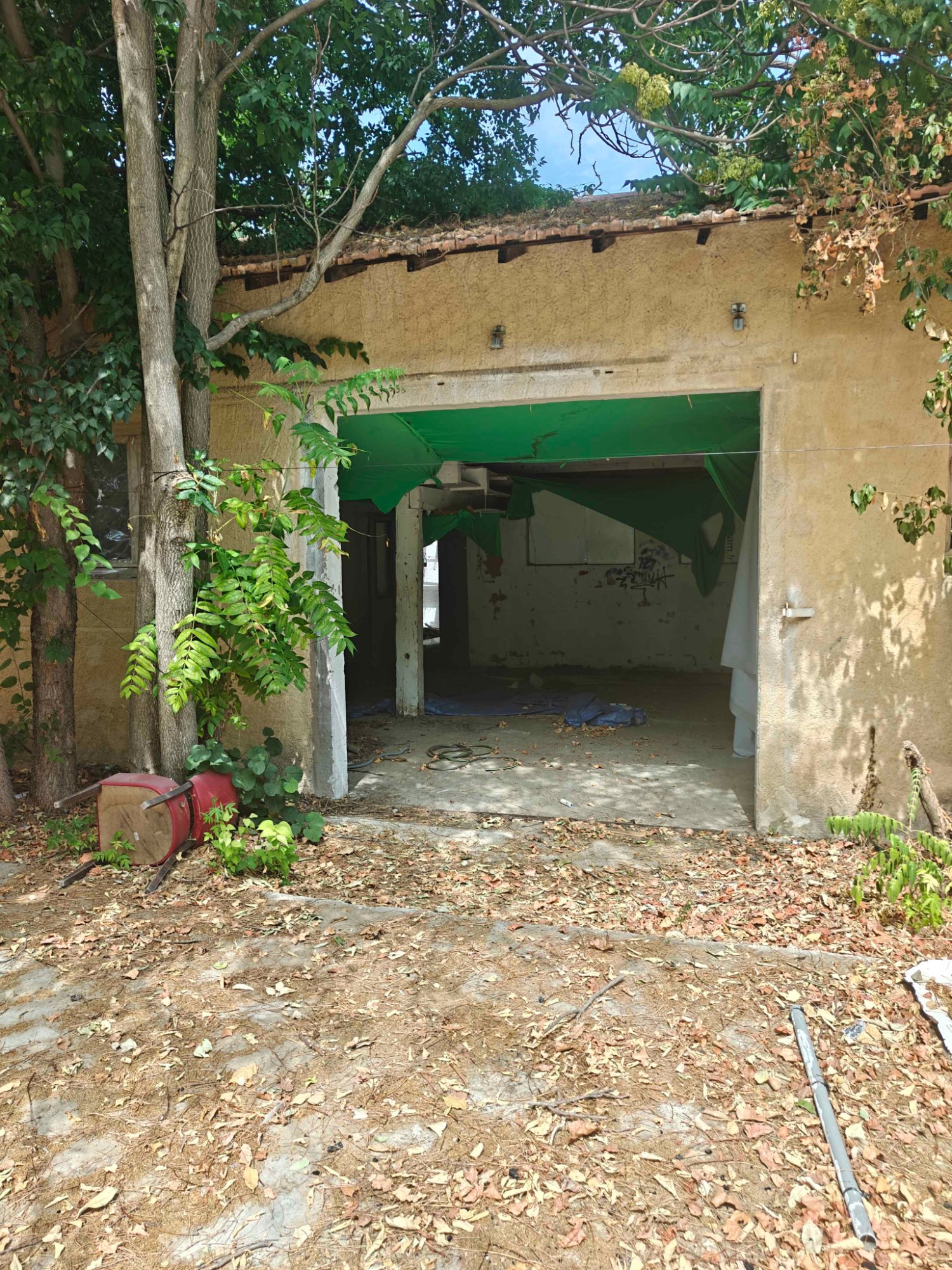 Ancien Manoir — École abandonnée en Provence-Alpes-Côte d'Azur