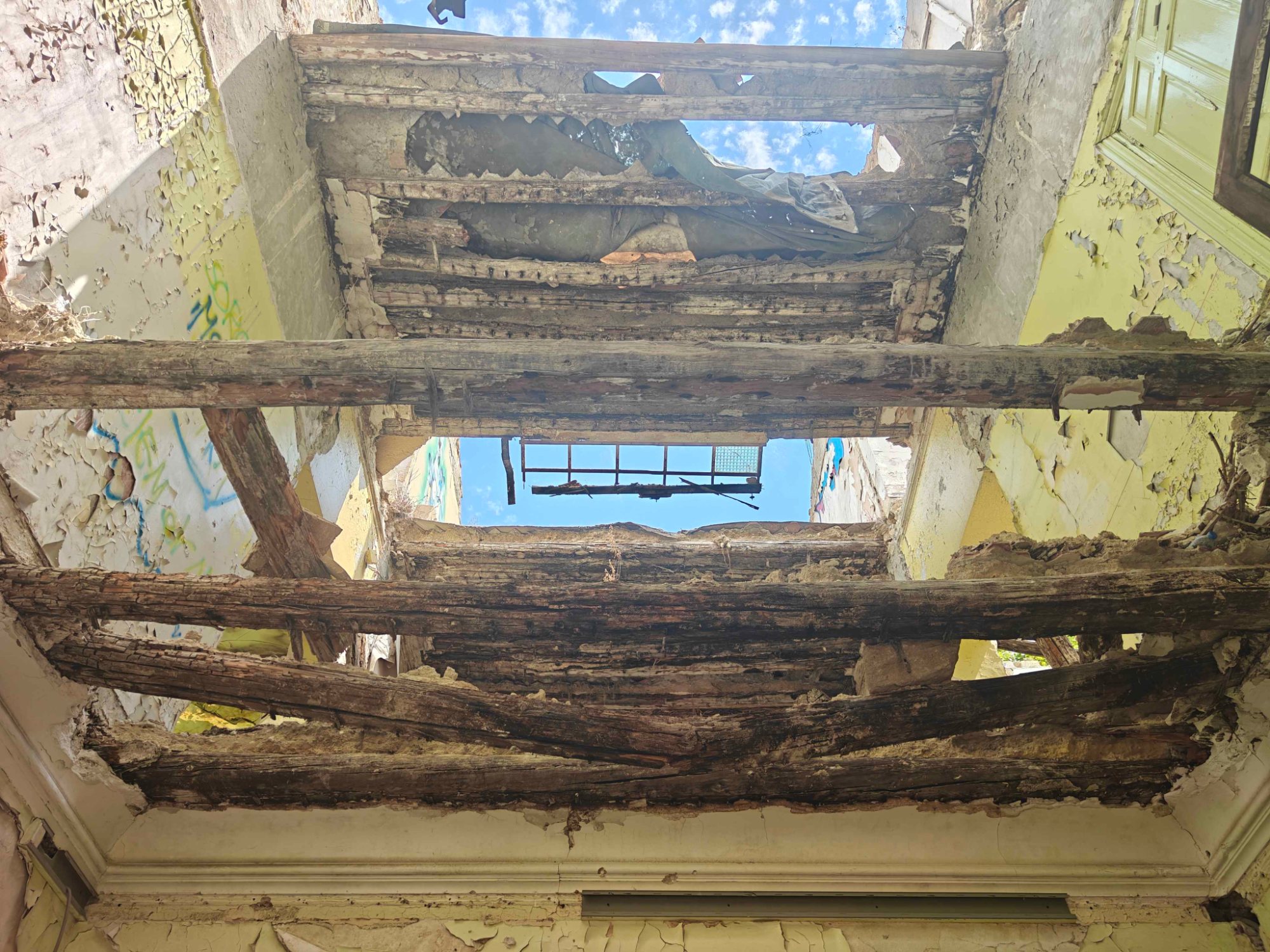 Ancien Manoir — École abandonnée en Provence-Alpes-Côte d'Azur
