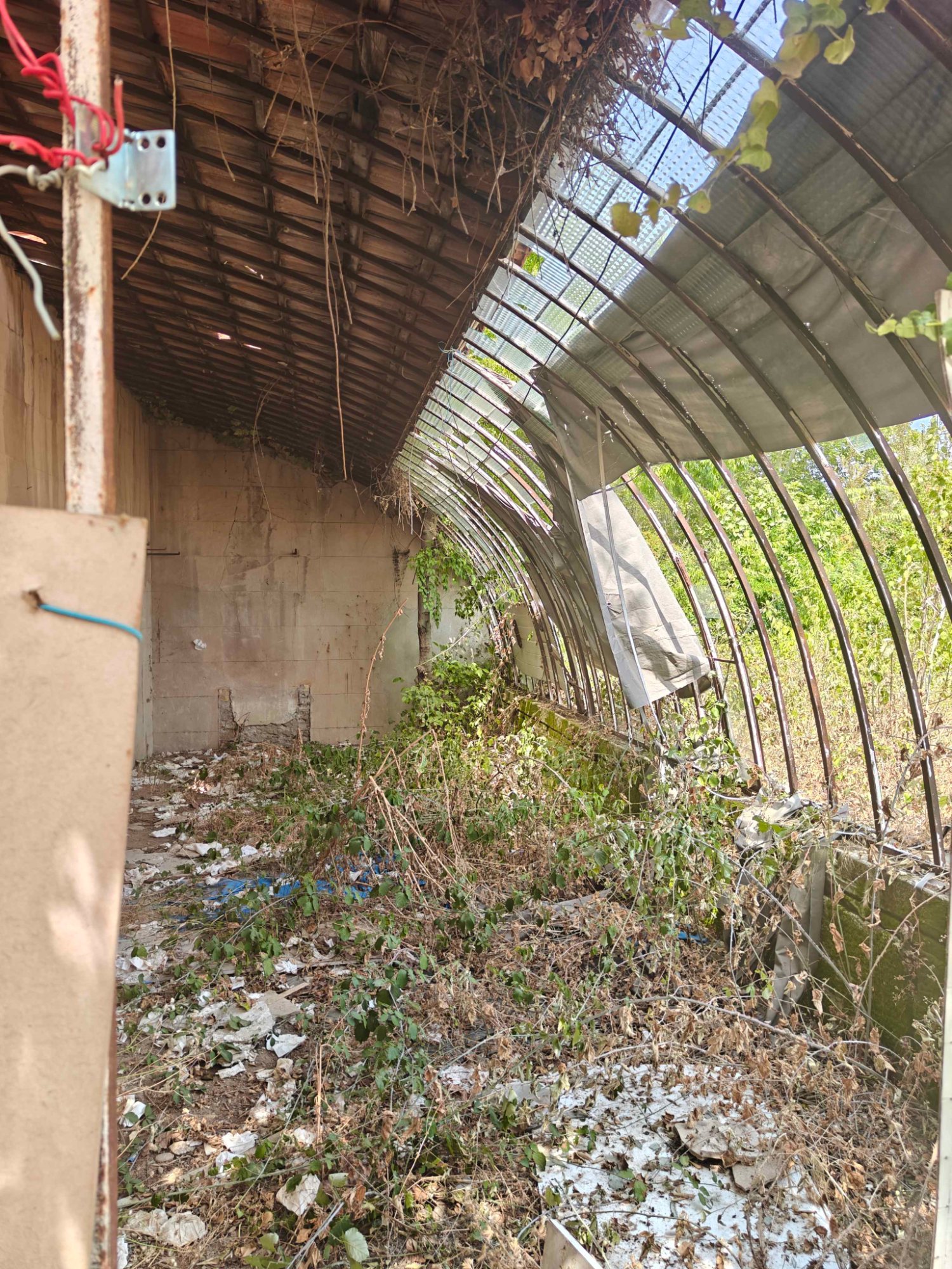 Ancien Manoir — École abandonnée en Provence-Alpes-Côte d'Azur
