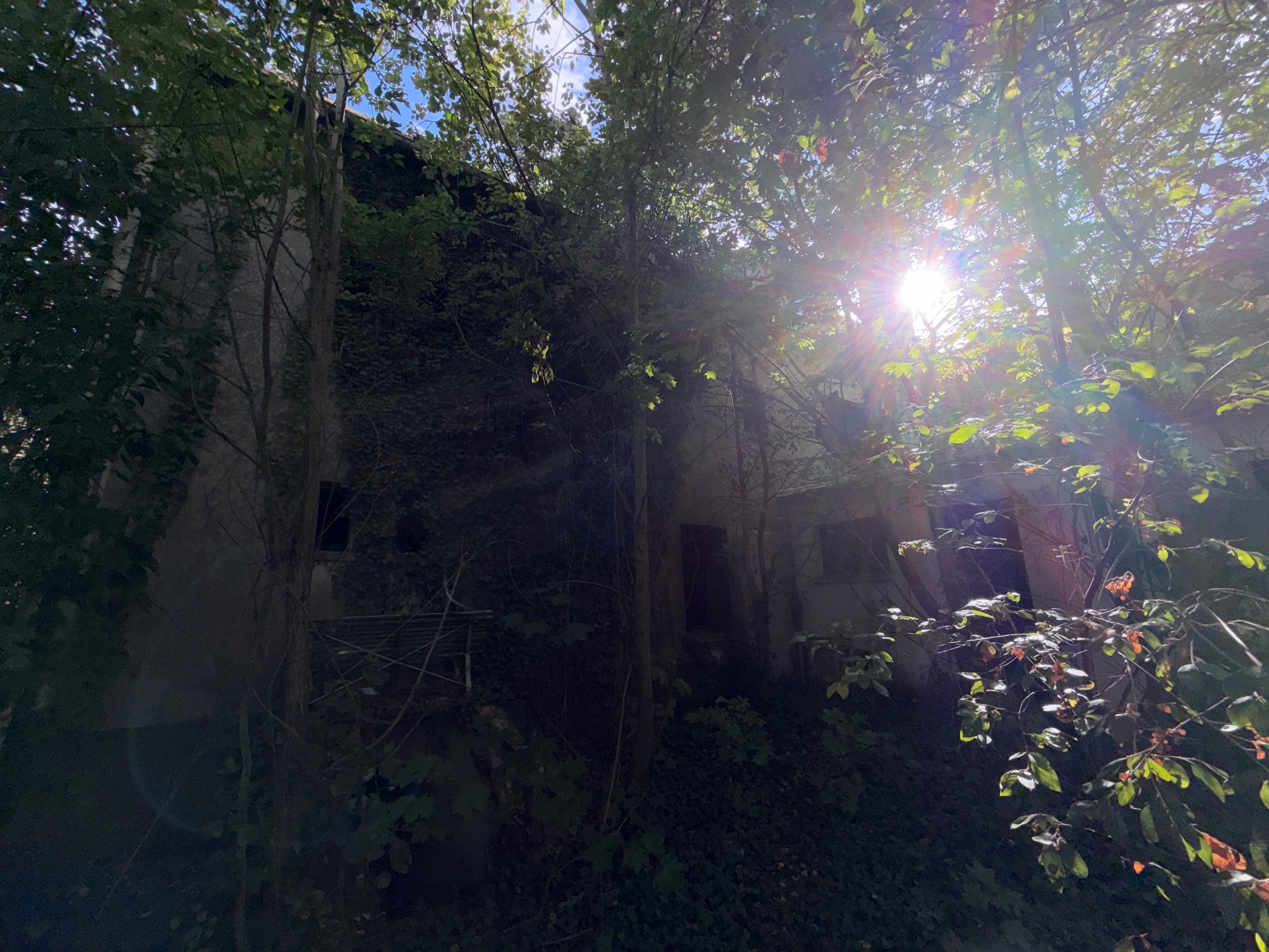 Ancienne maison du gardien — Maison abandonnée