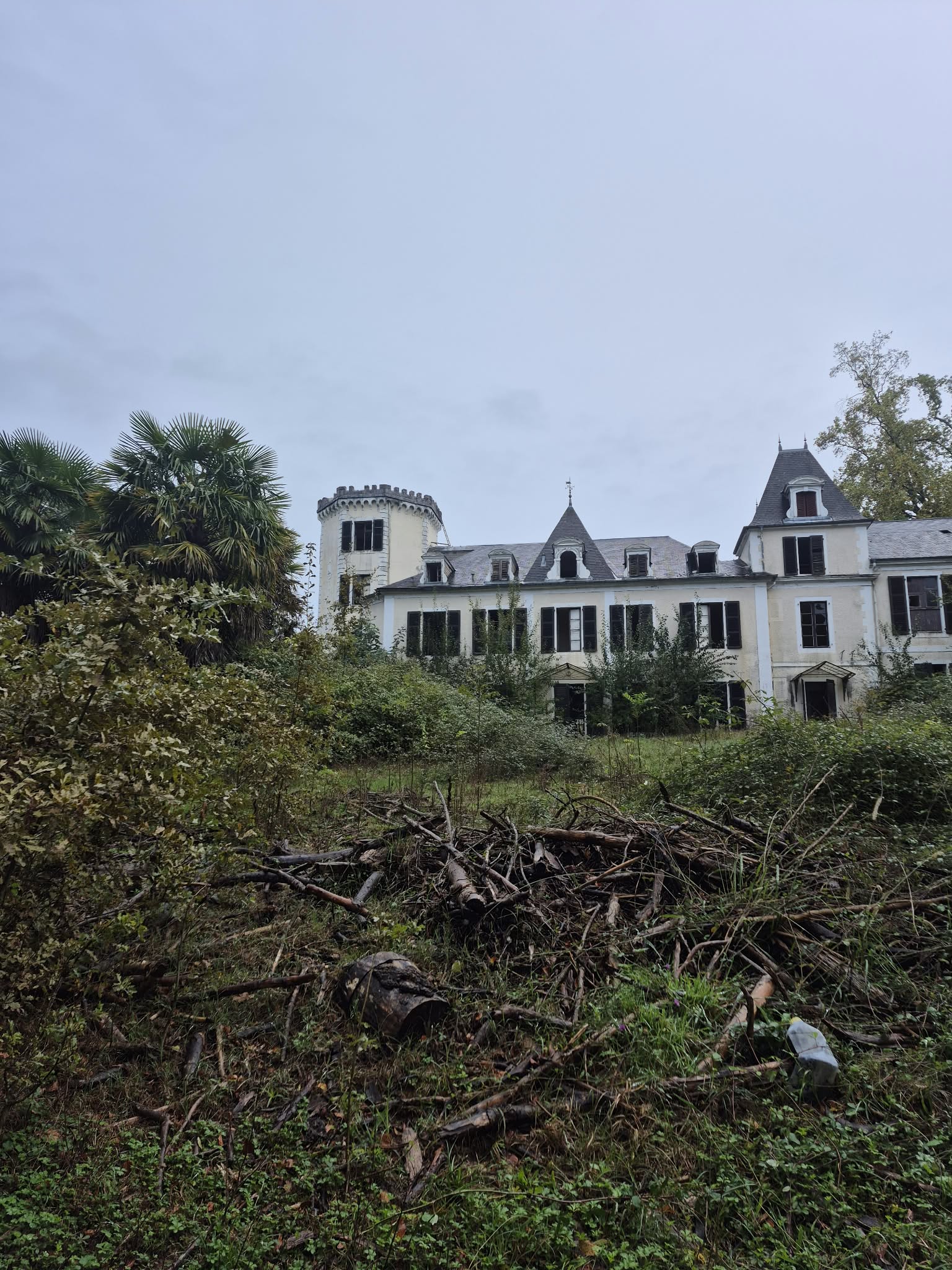 Ancien centre de formation / domaine — Manoir abandonné